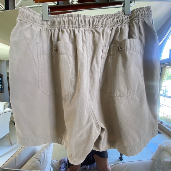 Woman’s Khaki Shorts, Sz M!🌻🌻 - Picture 5 of 7